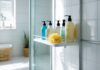 Sådan skaber du orden i hjemmet med en praktisk brusehylde til badeværelset