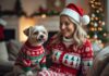 Sådan matcher du din julejumpsuit med din hunds julesweater